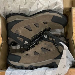 Brand new Mens Eddie Bauer hiking boot size 12.